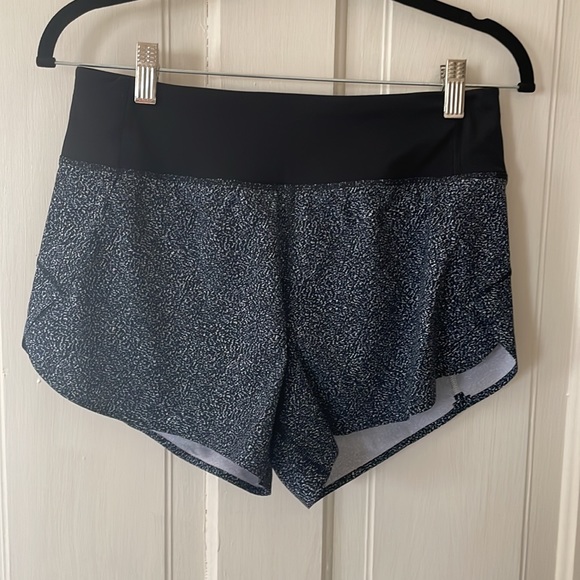 Athleta Printed Run With It 3” Running Shorts XS - Picture 2 of 4